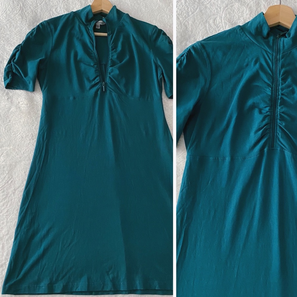 Athleta Ruched Sleeve Zipped Up Neckline Fitness Dress
